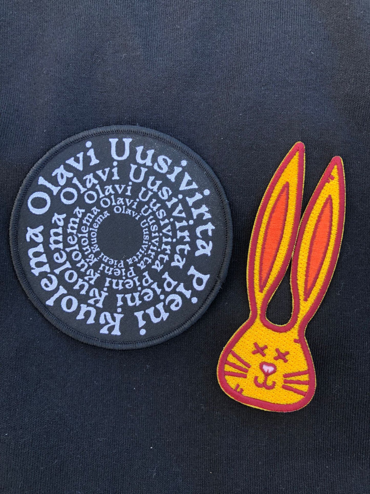 Pieni kuolema kangasmerkki / Olavi Uusivirta merchandise