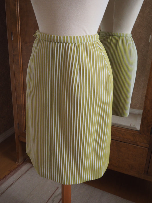 2-osainen vihreä raidallinen jakkupuku