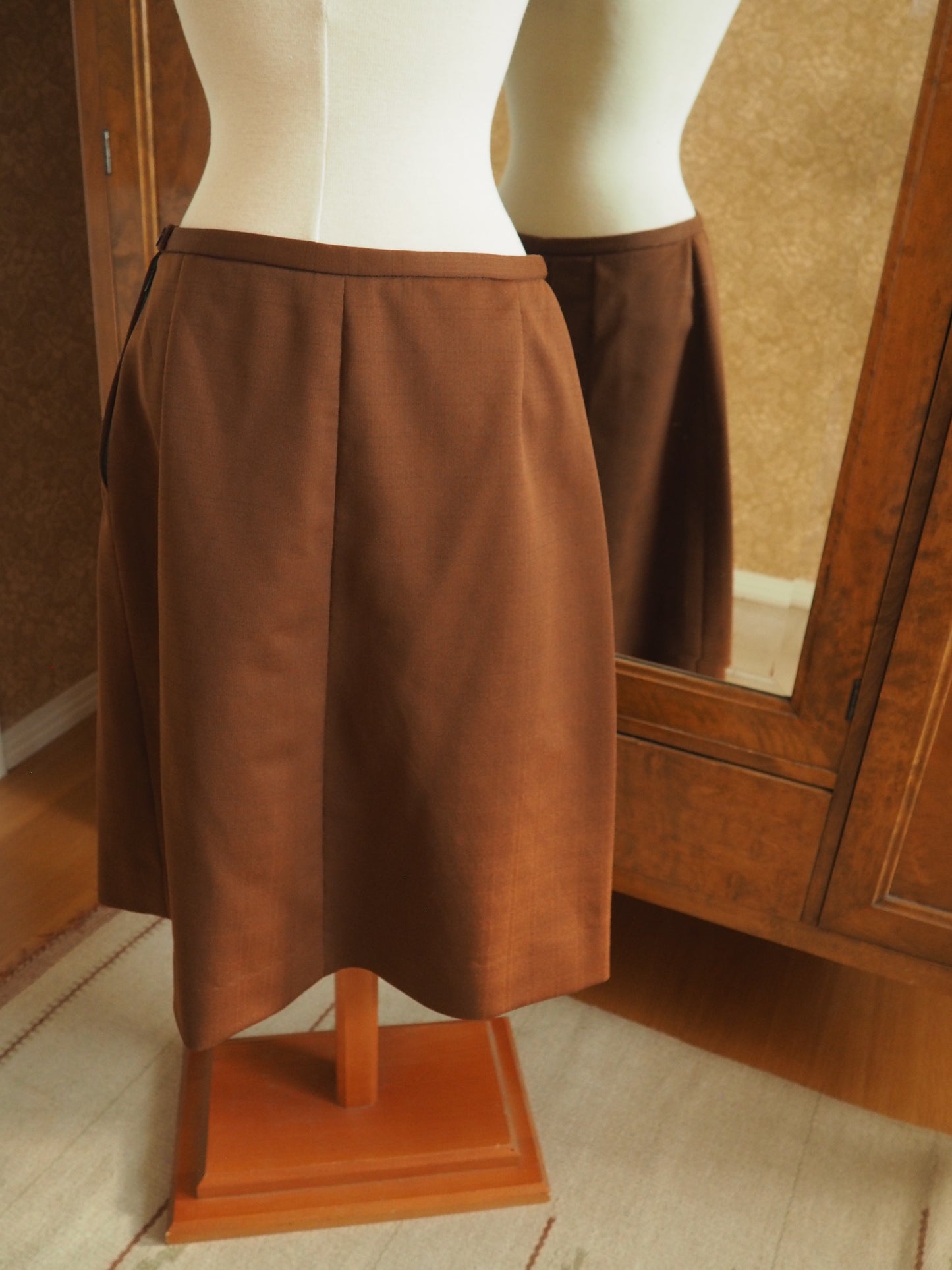 2-osainen ruskea asu