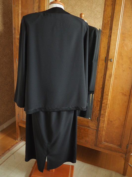 2-osainen musta jakkupuku