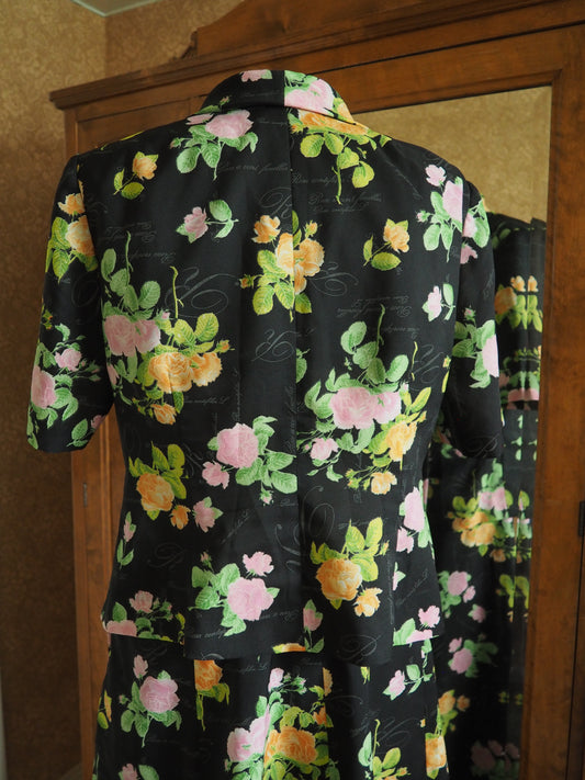 2-osainen musta kukkakuvioinen asu