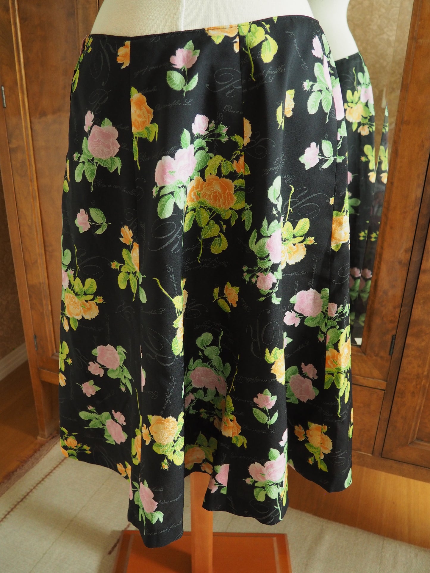 2-osainen musta kukkakuvioinen asu