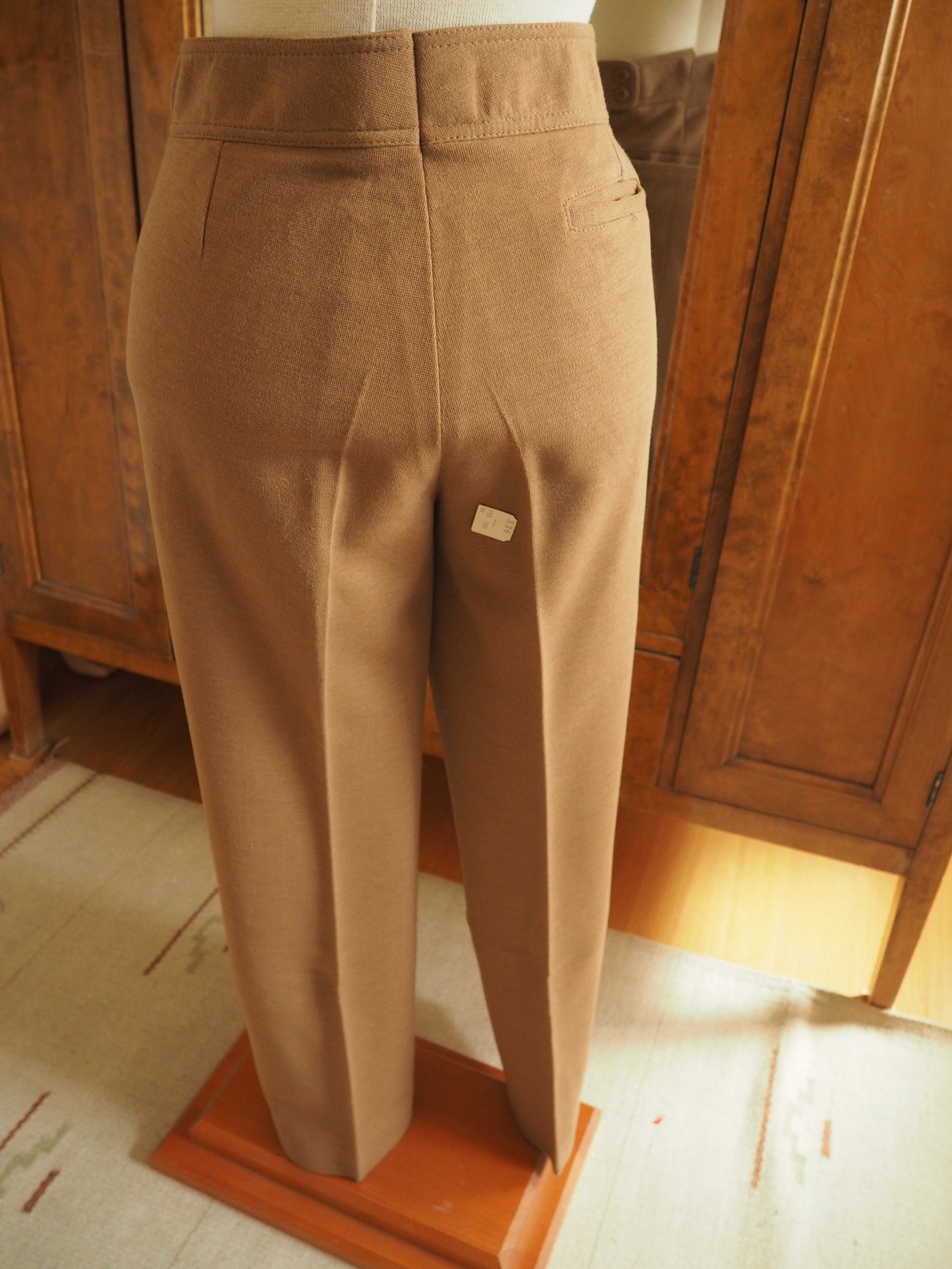 2-osainen käyttämätön vaaleanruskea asu