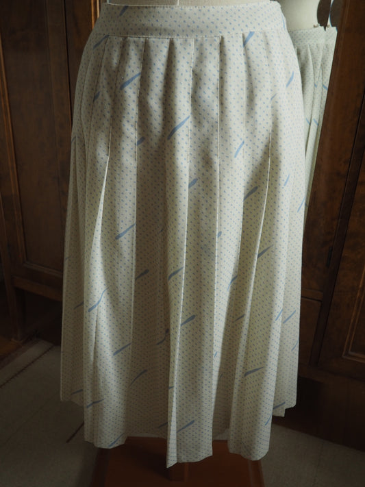 Vaalea kuviollinen vekkihame