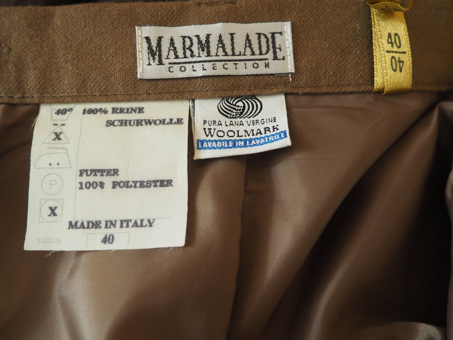 Vaalea pitkä kynähame