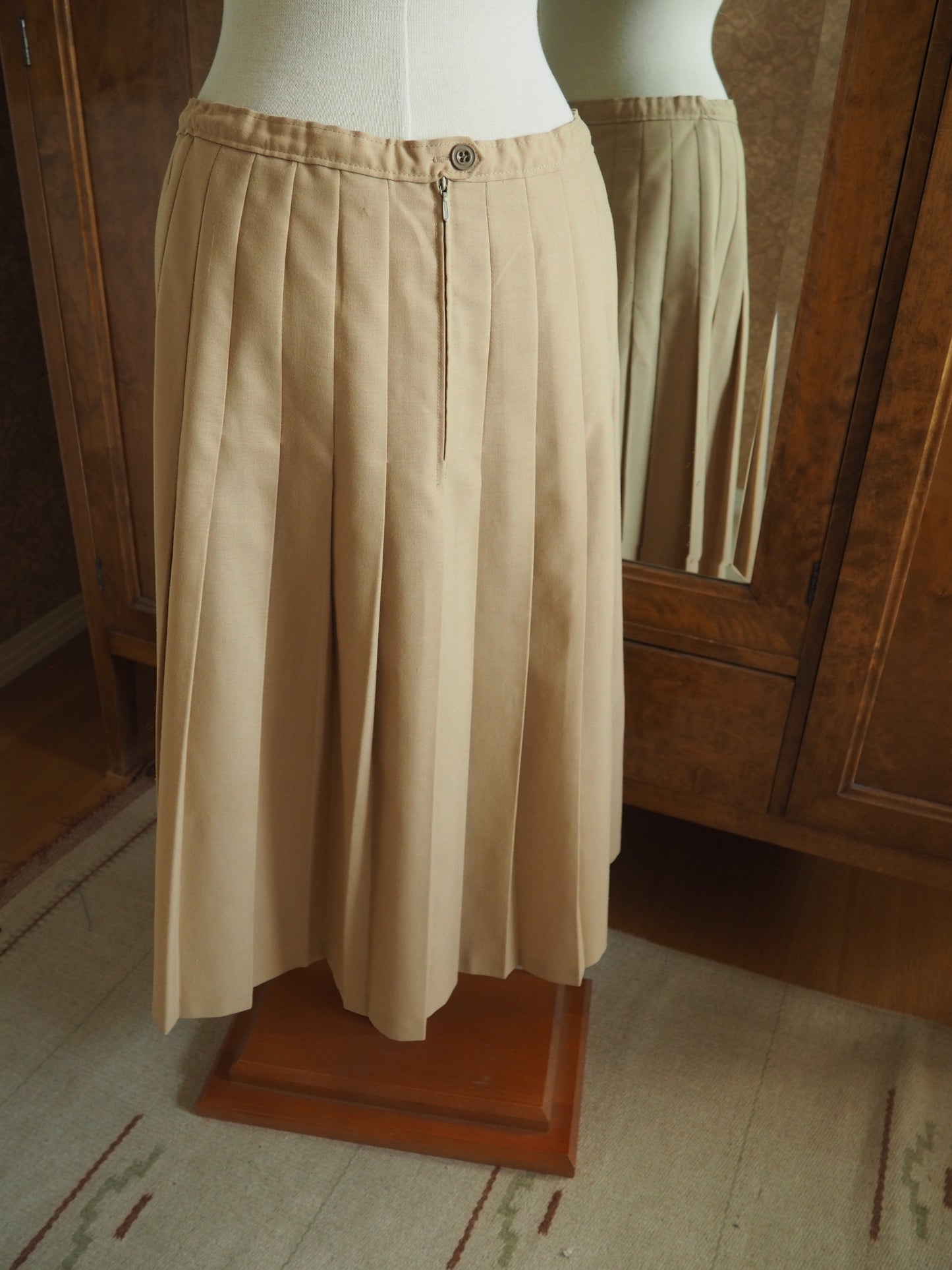 Vaaleanruskea vekkihame