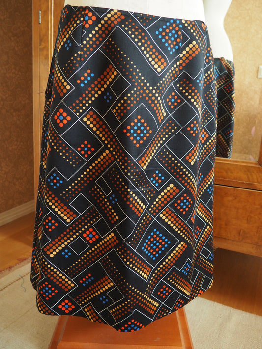 Kuviollinen monivärinen hame