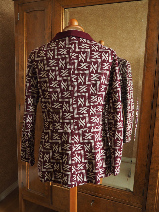 Luumunvärinen kuviollinen jakku