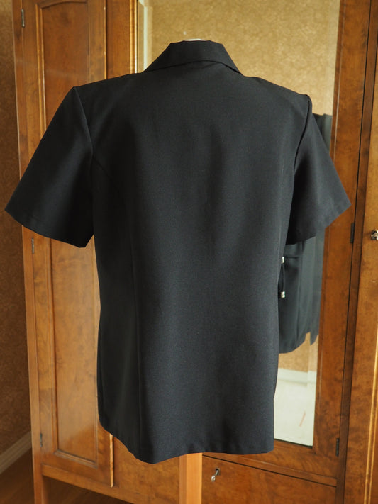 Musta paitajakku nyöri yksityiskohdilla