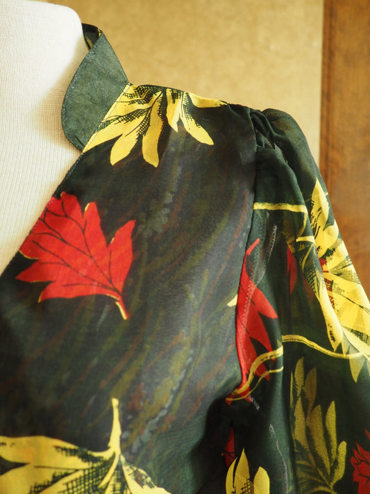 Kuviollinen ohut läpikuultava jakku