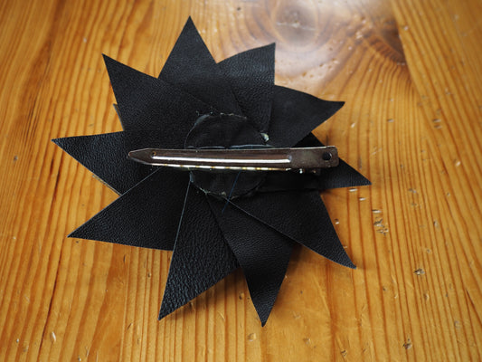 Mustakultainen tähden muotoinen hiuskoriste