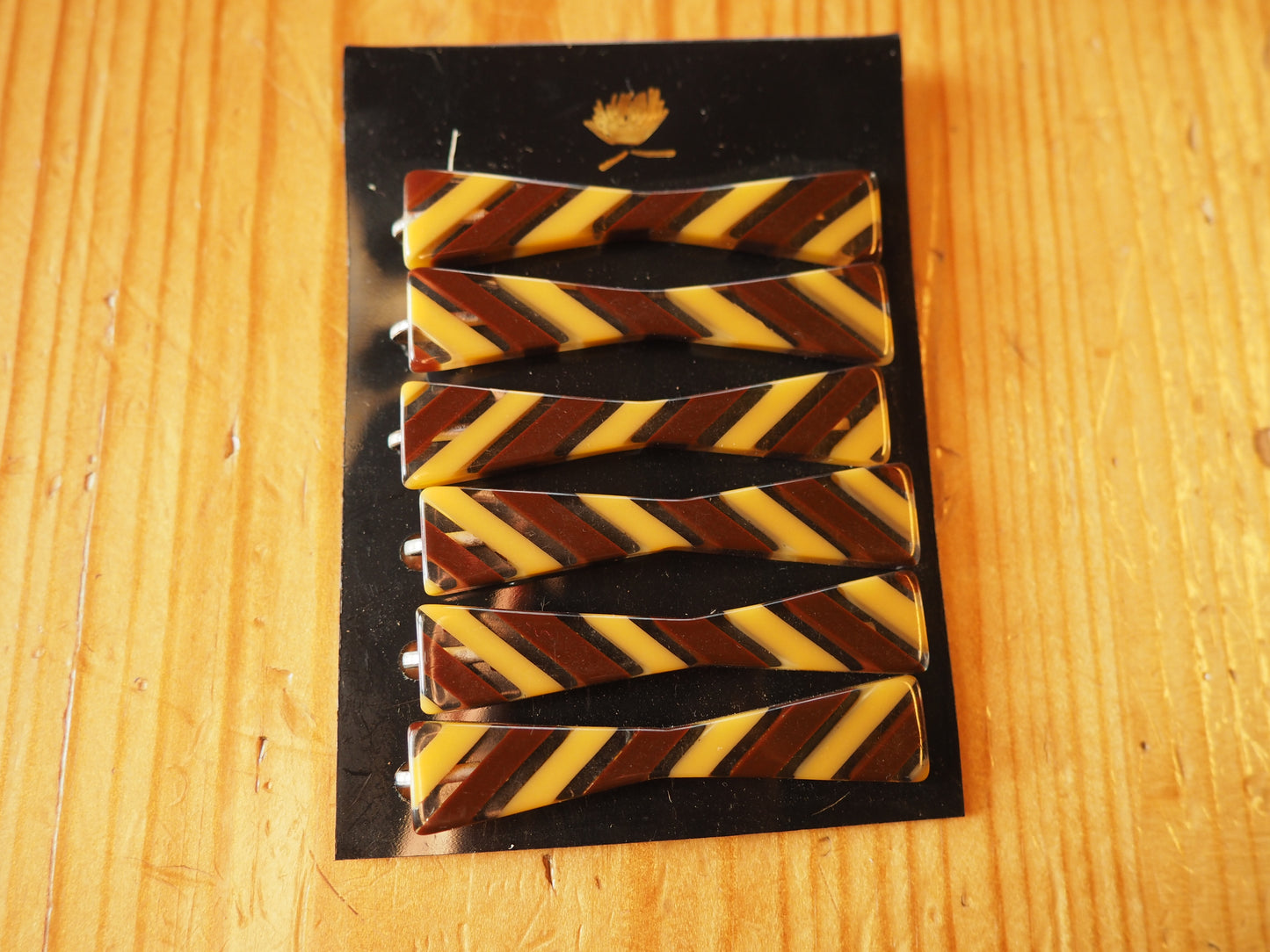 Ruskeansävyiset raidalliset hiuspinnit (6kpl pinnejä)