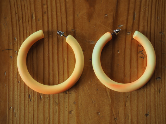 Moniväriset rengas korvakorut