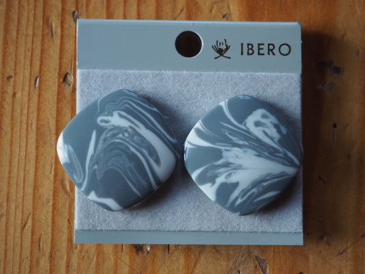 Harmaat marmoroidut kuviolliset klipsikorvakorut