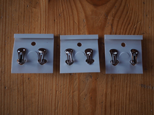 Kullan ja hopean sävyiset klipsikorvakorut