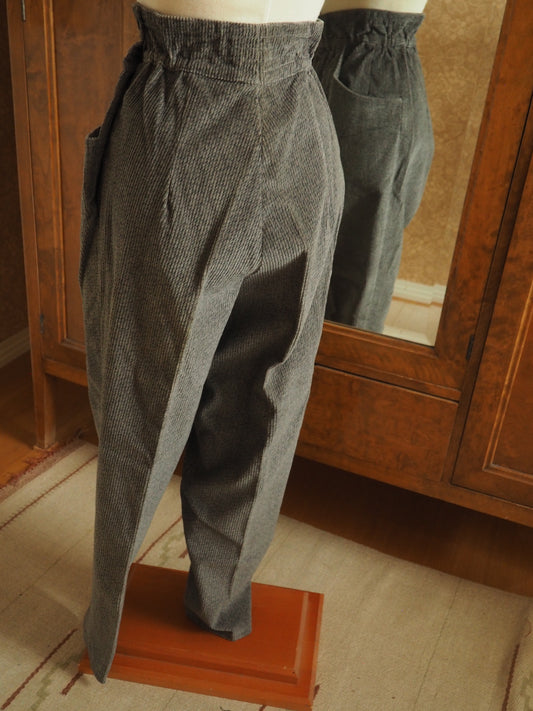 Naisten harmaat slacksit, housut käyttämätöntä vanhaa varastoa