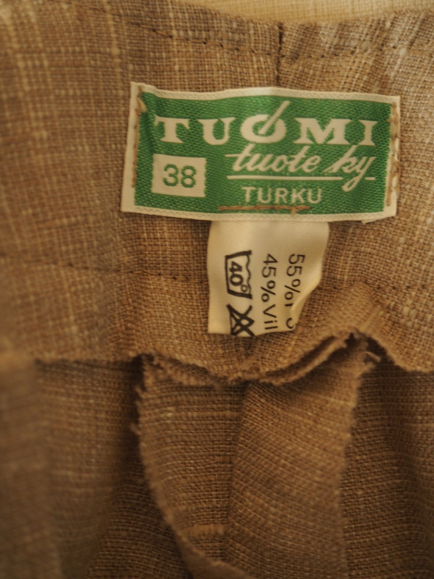 Vaaleat leveälahkeiset housut käyttämätöntä vanhaa varastoa