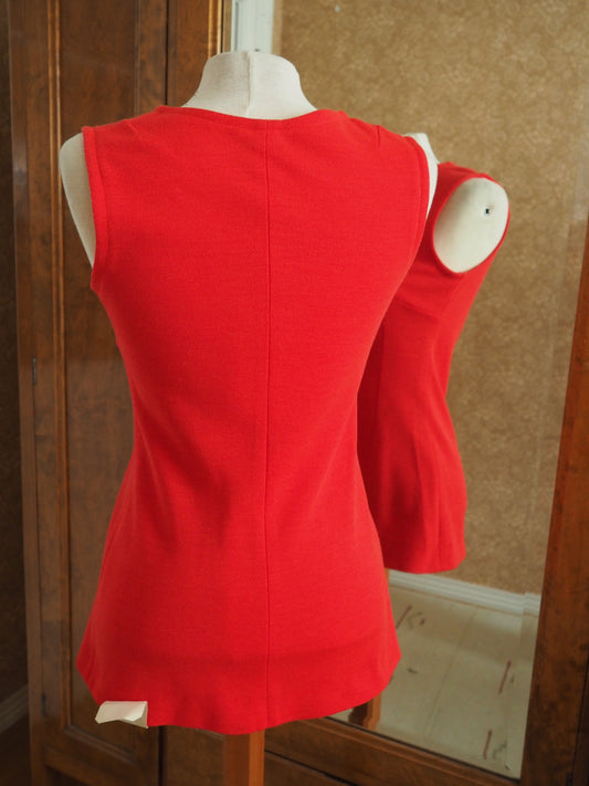 Lasten punainen liivimekko