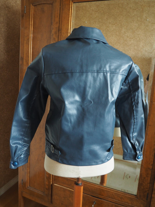 Siniharmaa kernitakki käyttämätöntä vanhaa varastoa