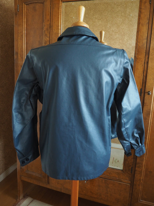 Siniharmaa kernitakki käyttämätöntä vanhaa varastoa