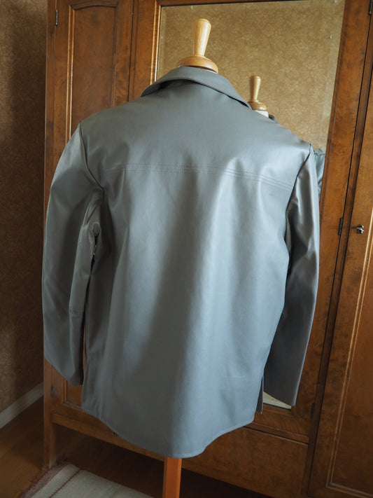 Vaaleanharmaa kernitakki käyttämätöntä vanhaa varastoa