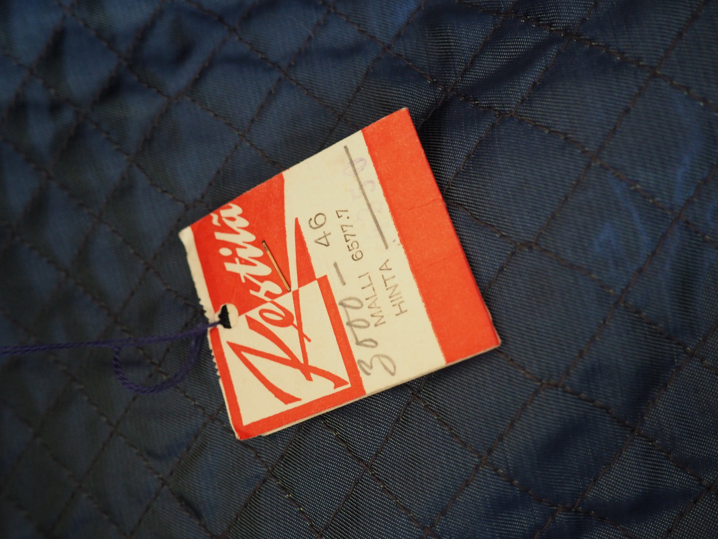 Siniharmaa kernitakki käyttämätöntä vanhaa varastoa