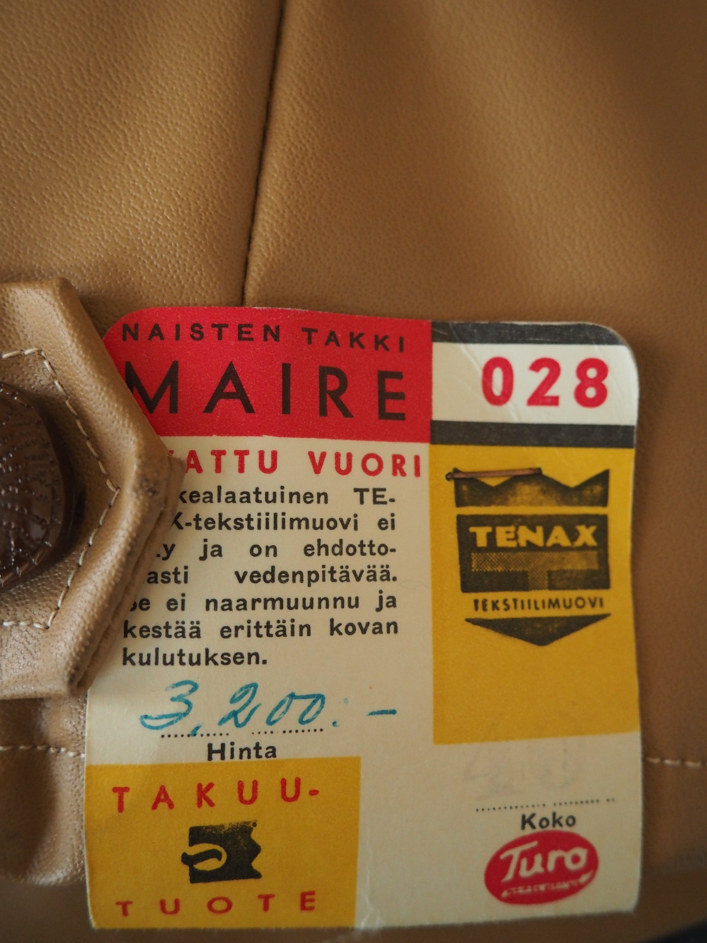 Vaaleanruskea kernitakki käyttämätöntä vanhaa varastoa