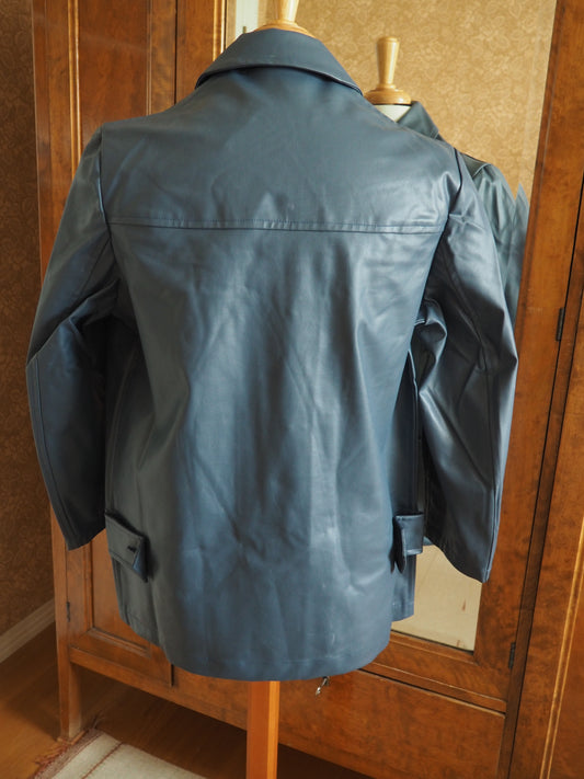 Siniharmaa kernitakki käyttämätöntä vanhaa varastoa