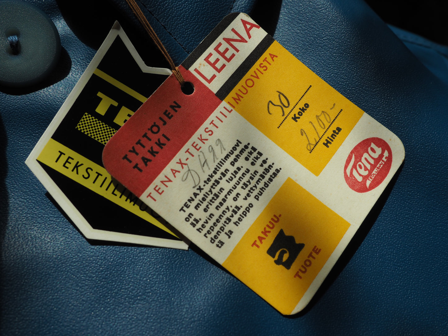 Sininen kernitakki käyttämätöntä vanhaa varastoa