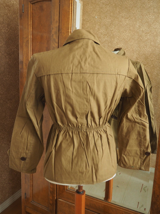 Vaaleanruskea takki, käyttämätöntä vanhaa varastoa