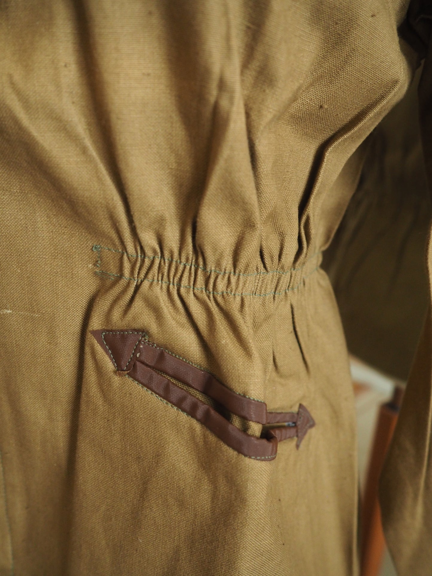 Vaaleanruskea takki, käyttämätöntä vanhaa varastoa