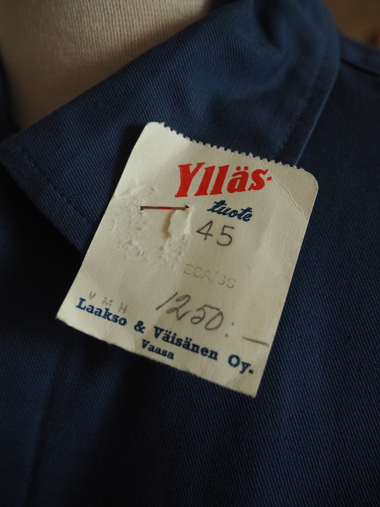 Sininen Ylläs-tuotteen Esa takki, käyttämätöntä vanhaa varastoa