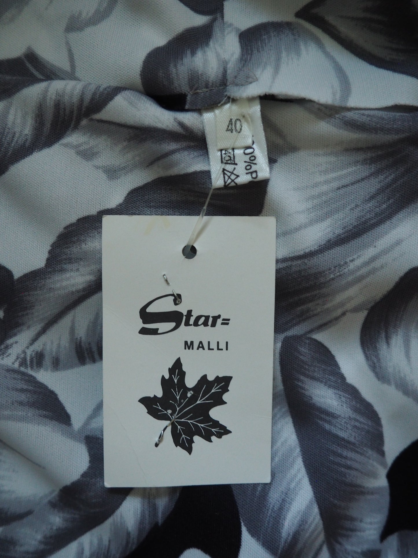 Harmaan sävyinen kukkakuviollinen mekko, käyttämätöntä vanhaa varastoa