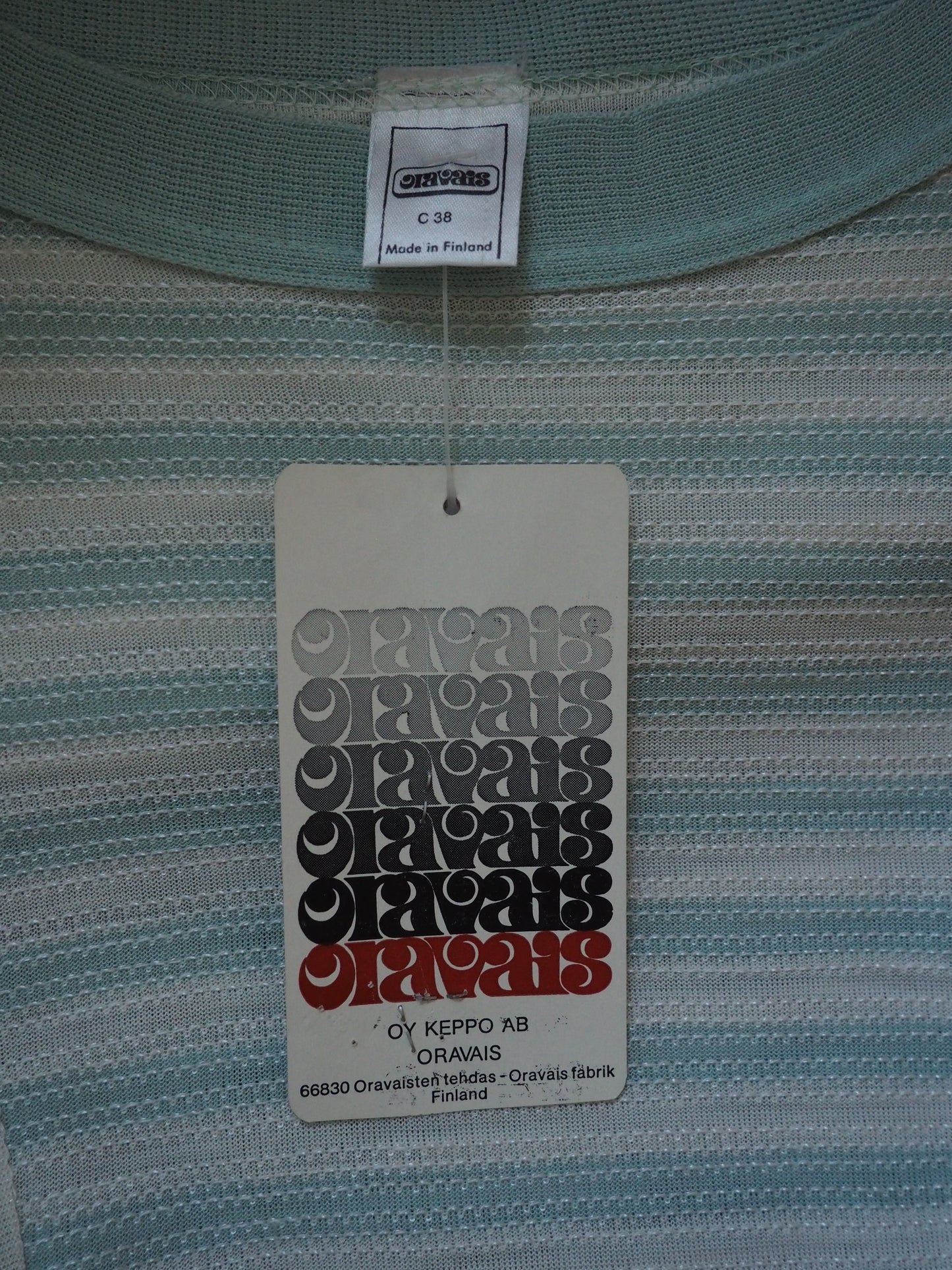 Vaaleanvihreä raidallinen Oravaisten tehtaan mekko, käyttämätöntä vanhaa varastoa