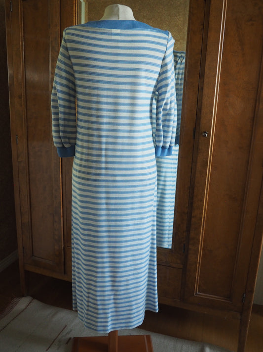 Vaaleansininen raidallinen Oravaisten tehtaan mekko, käyttämätöntä vanhaa varastoa