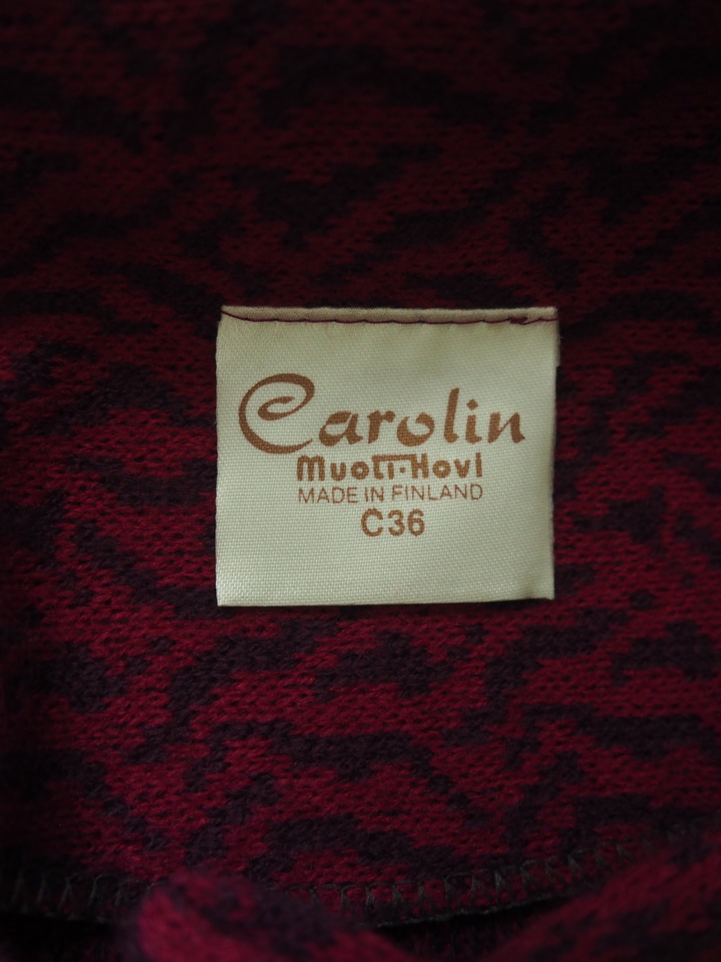 Punavioletti kuviollinen Carolin Muoti-Hovi mekko, käyttämätöntä vanhaa varastoa