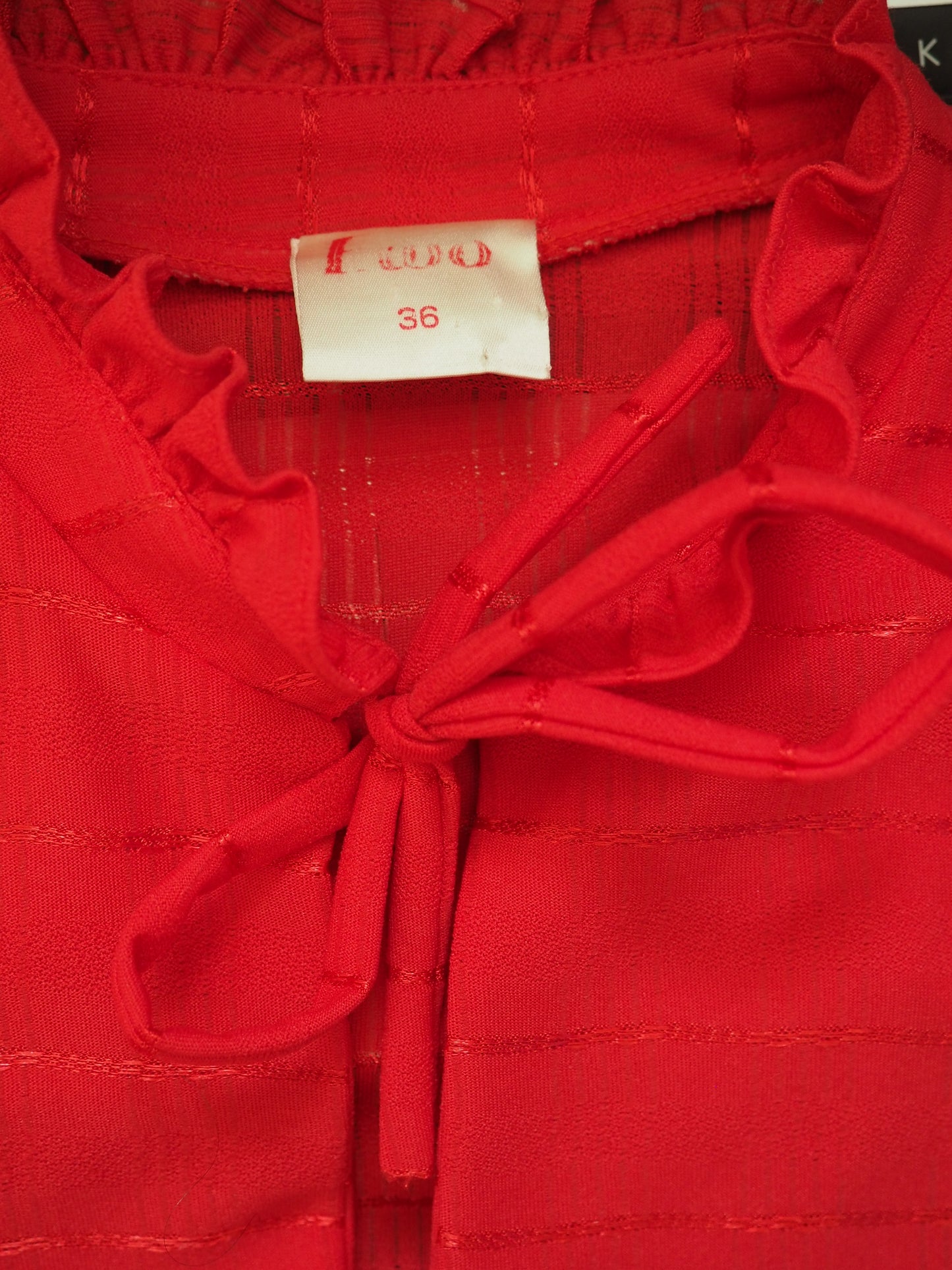 Punainen raidallinen Ewon mekko, käyttämätöntä vanhaa varastoa