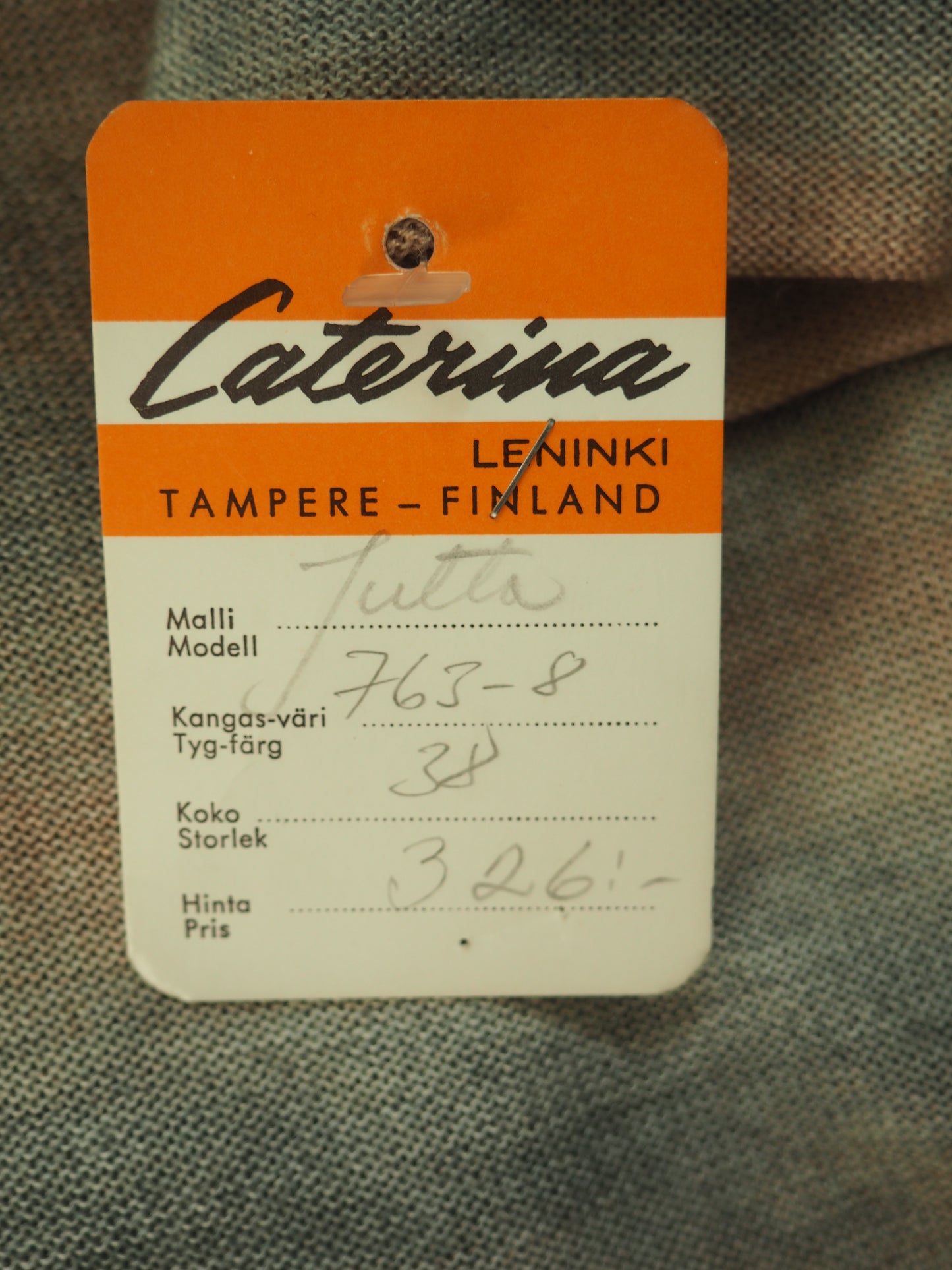 Vaalea raidallinen Caterinan Jutta mekko, käyttämätöntä vanhaa varastoa