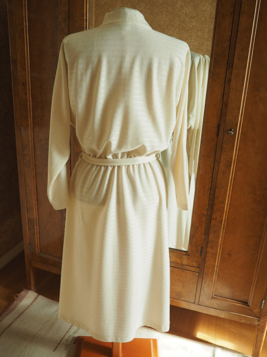 Vaalea raidallinen Mekkomarjan mekko, käyttämätöntä vanhaa varastoa