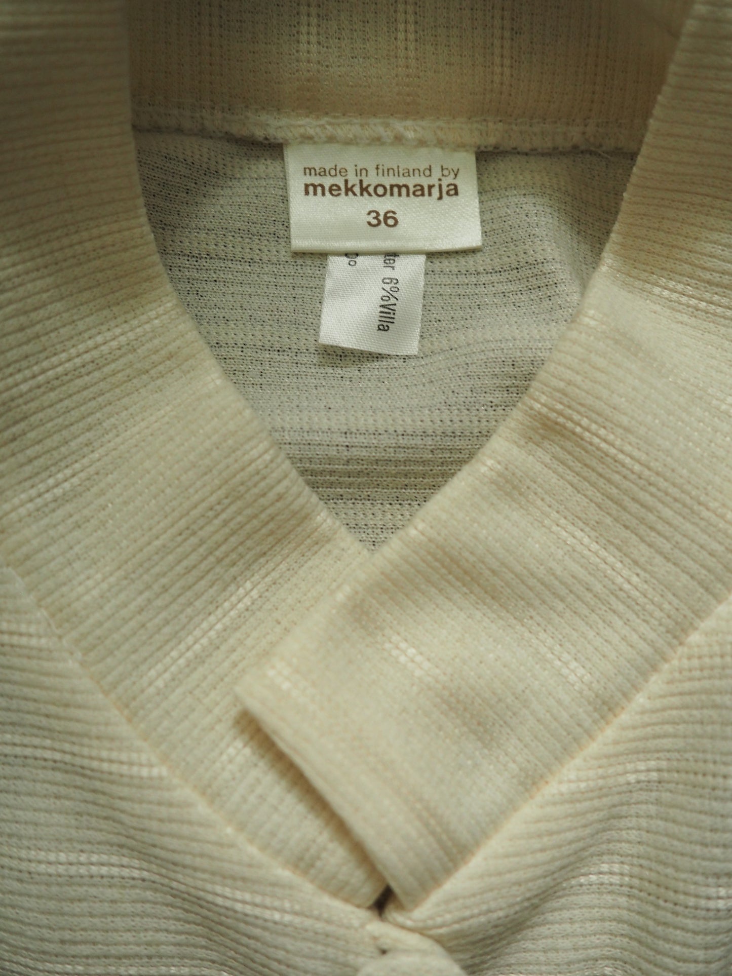 Vaalea raidallinen Mekkomarjan mekko, käyttämätöntä vanhaa varastoa