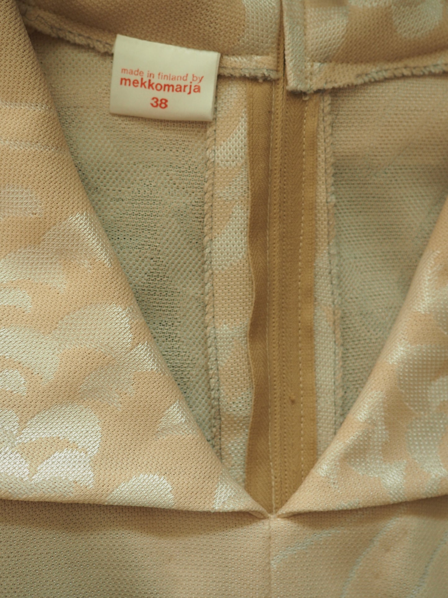 Vaalea hihaton Mekkomarjan kuviollinen mekko, käyttämätöntä vanhaa varastoa