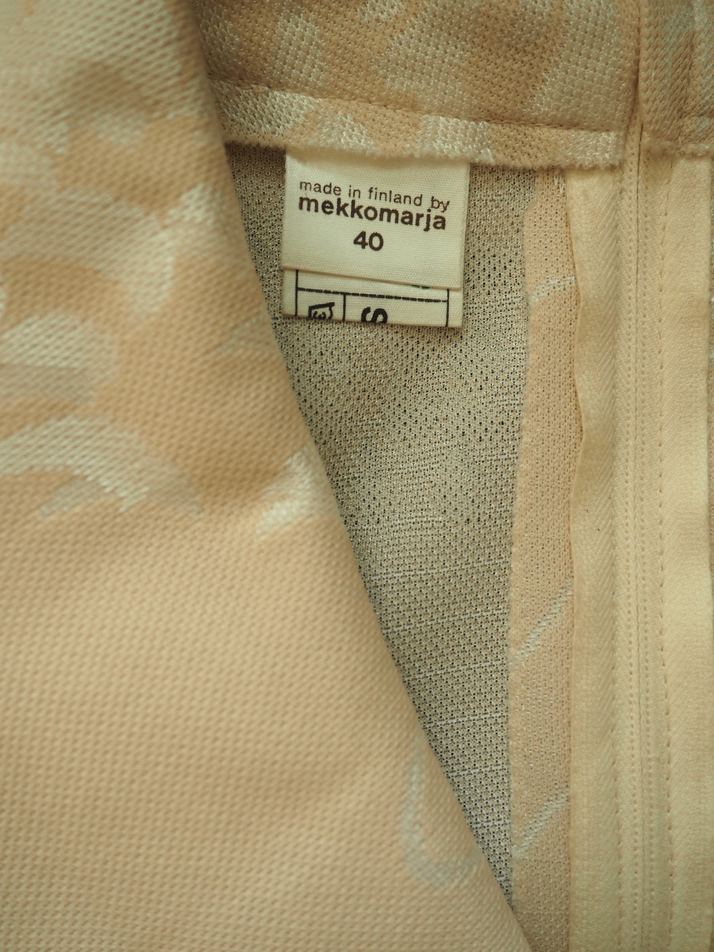 Vaalea Mekkomarjan kuviollinen mekko, käyttämätöntä vanhaa varastoa