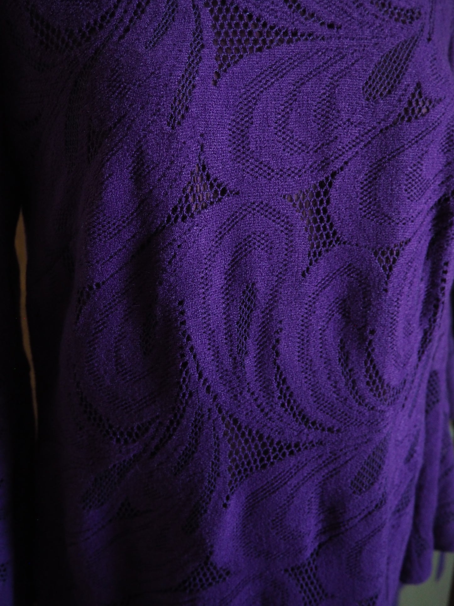 Violetti Caterinan pitsikuvioinen mekko, käyttämätöntä vanhaa varastoa