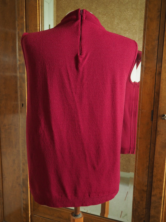 Viininpunainen poolokauluksellinen paita