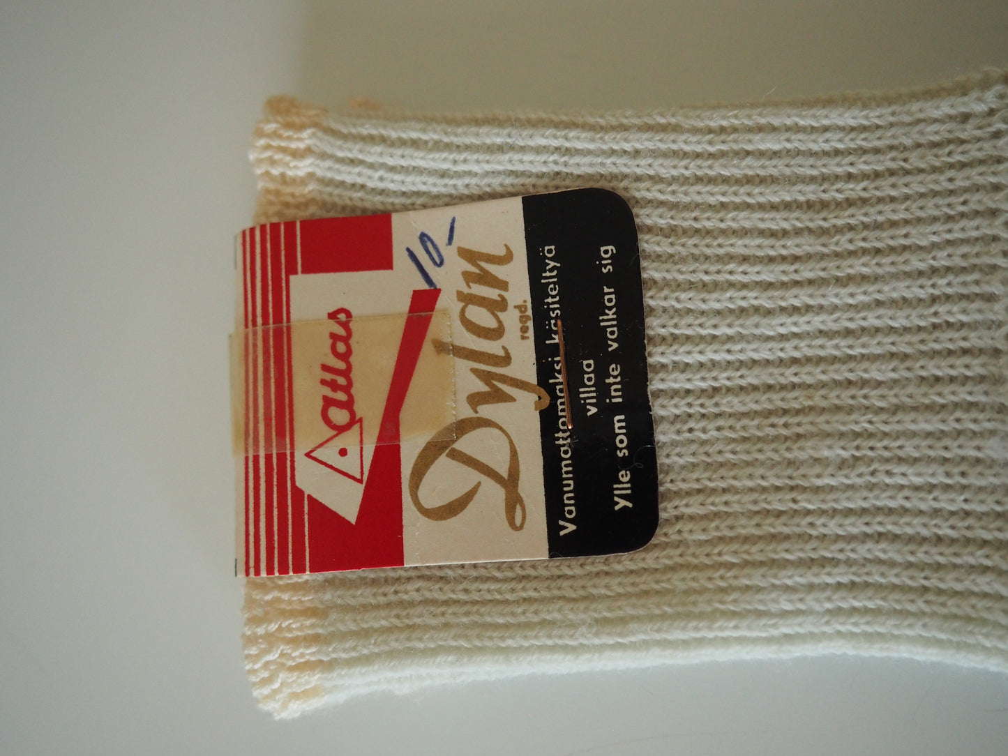 Vaaleat Atlaksen vauvan sukat, käyttämätöntä vanhaa varastoa