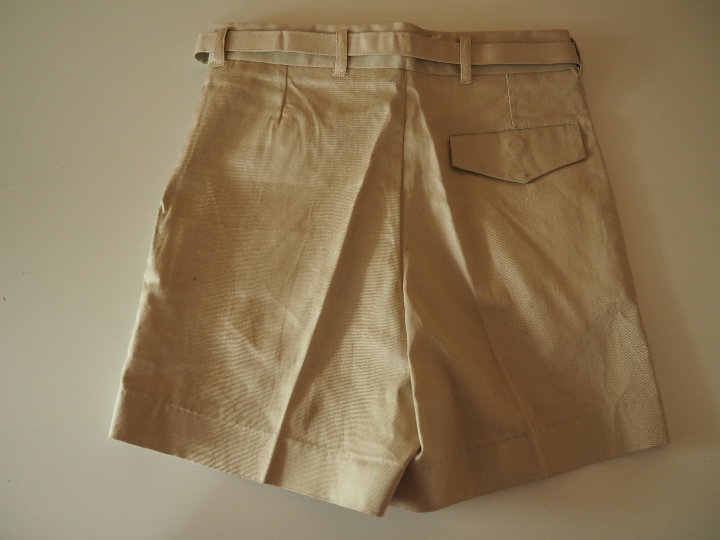 Lasten vaaleat shortsit, käyttämätöntä vanhaa varastoa