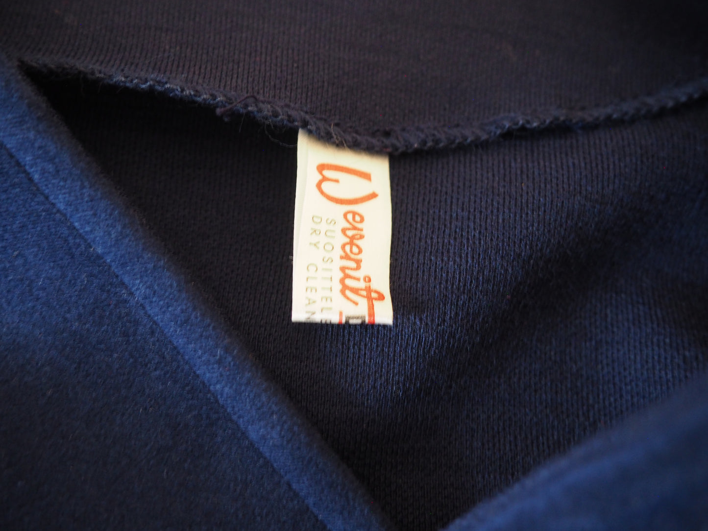 Lasten tummansininen neuletakki, käyttämätöntä vanhaa varastoa