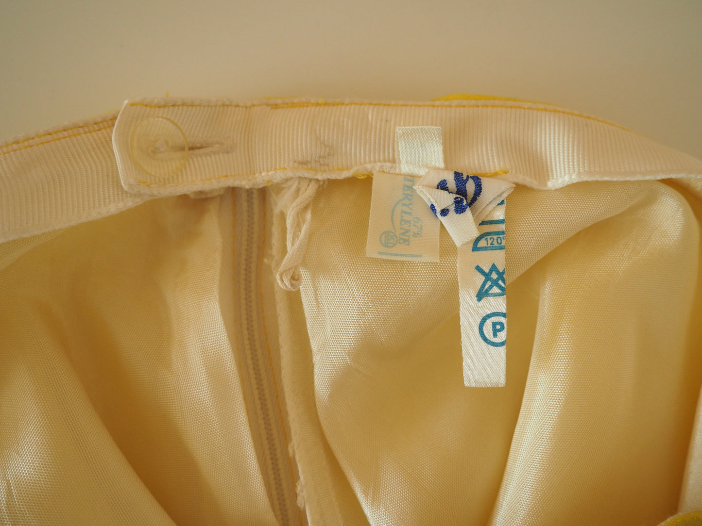 FinnLis keltainen hame, käyttämätöntä vanhaa varastoa