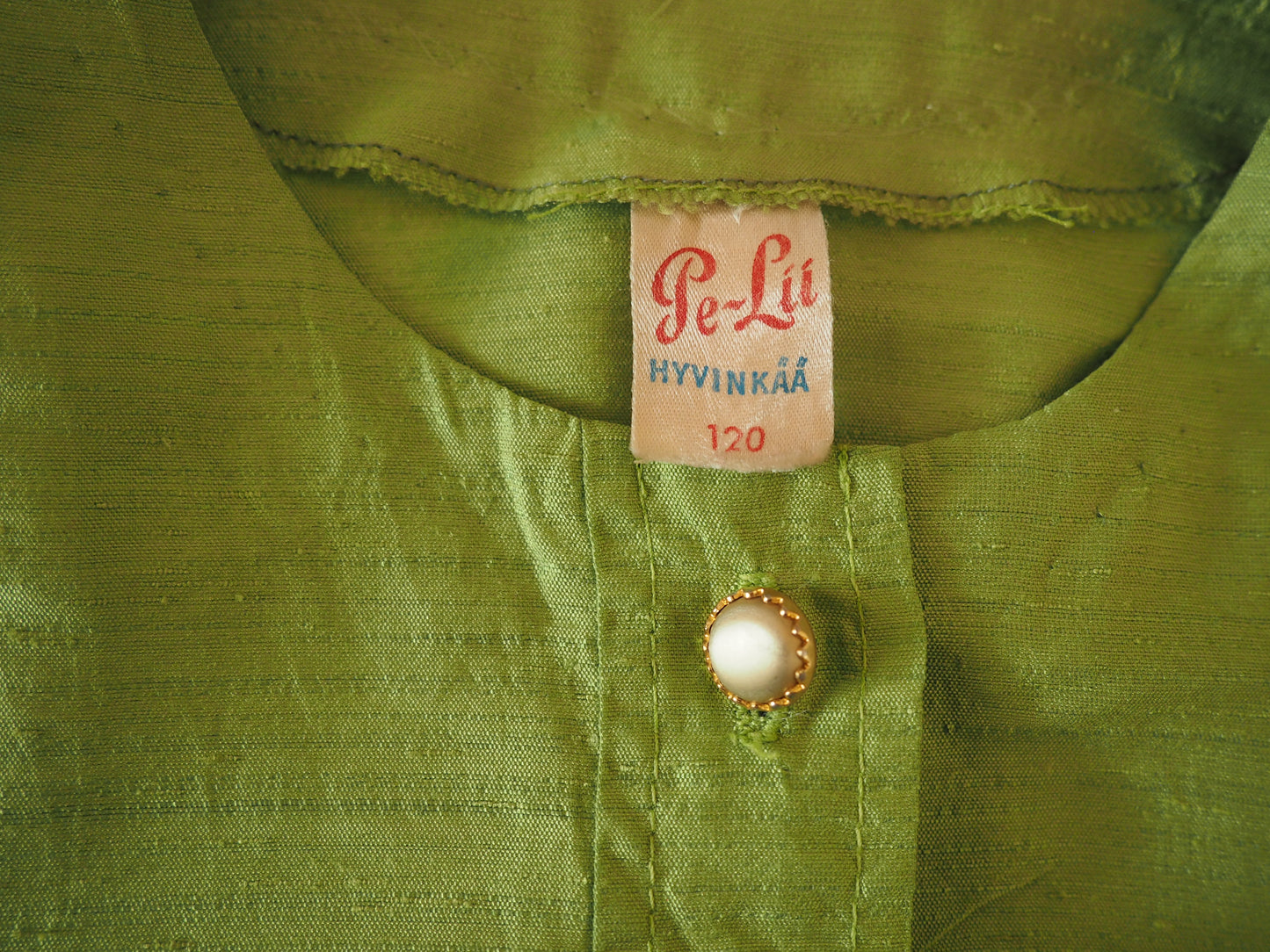 Lasten vihreä mekko, käyttämätöntä vanhaa varastoa