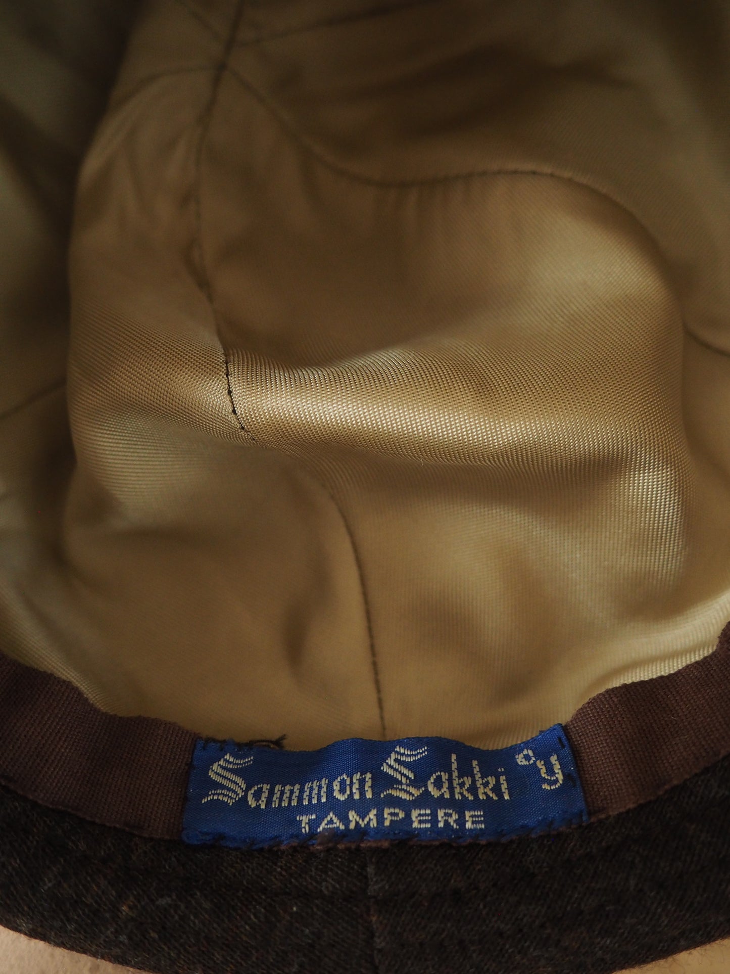 Ruskea Sammon Lakin hattu